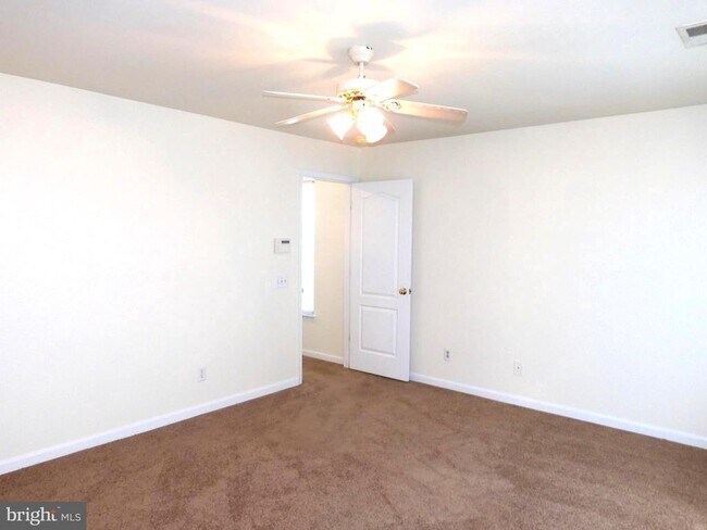 Building Photo - 8566 Kingsway Dr