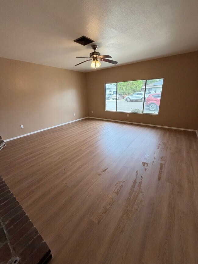 Building Photo - 3-Bedroom, 2-Bathroom Home for Rent – Move-In Ready!