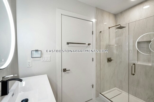 Building Photo - 194 Sumner St