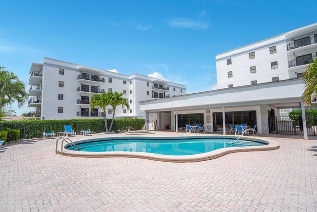 Building Photo - 2679 S Ocean Blvd