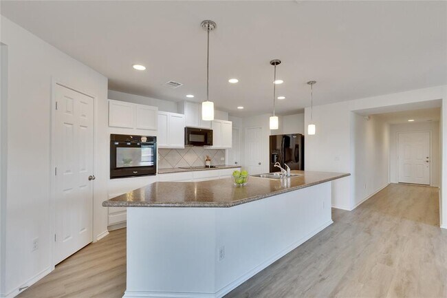 Building Photo - 120 Jasmine Cove
