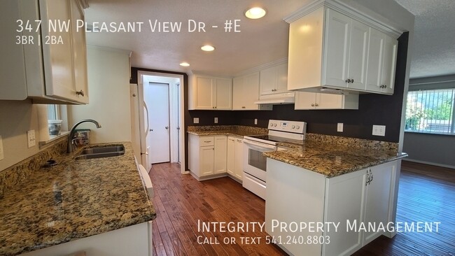 Building Photo - 347 NW Pleasant View Dr