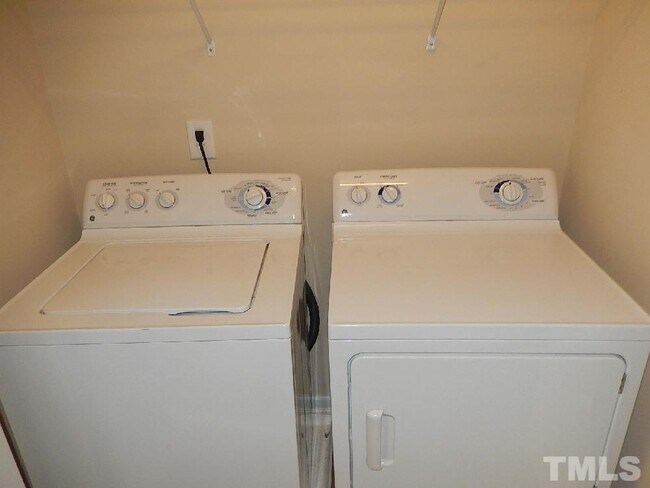 Building Photo - 8007 River Water Ct