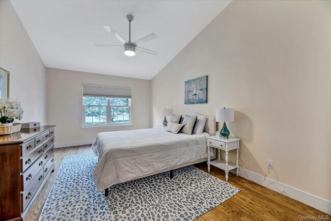 Building Photo - 2555 Youngs Ave