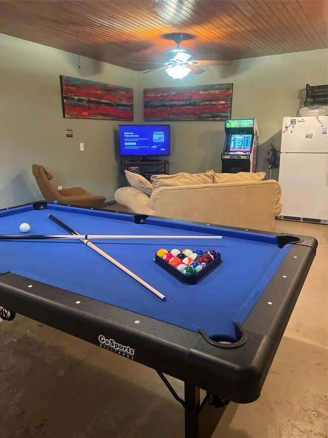 Building Photo - 1911 Shadow Bend Dr