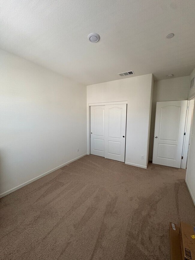 Building Photo - 2351 Hanson Dr
