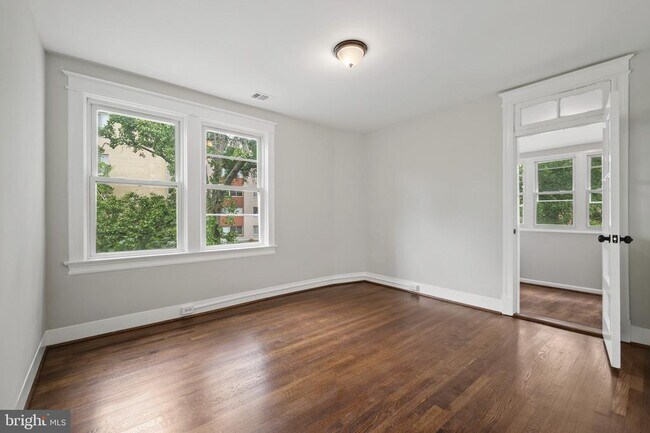 Building Photo - 3551 Hertford Pl NW
