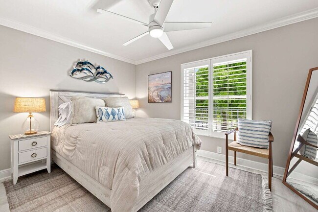 Building Photo - Chateau Vanderbilt 3 bedroom condo with water views.