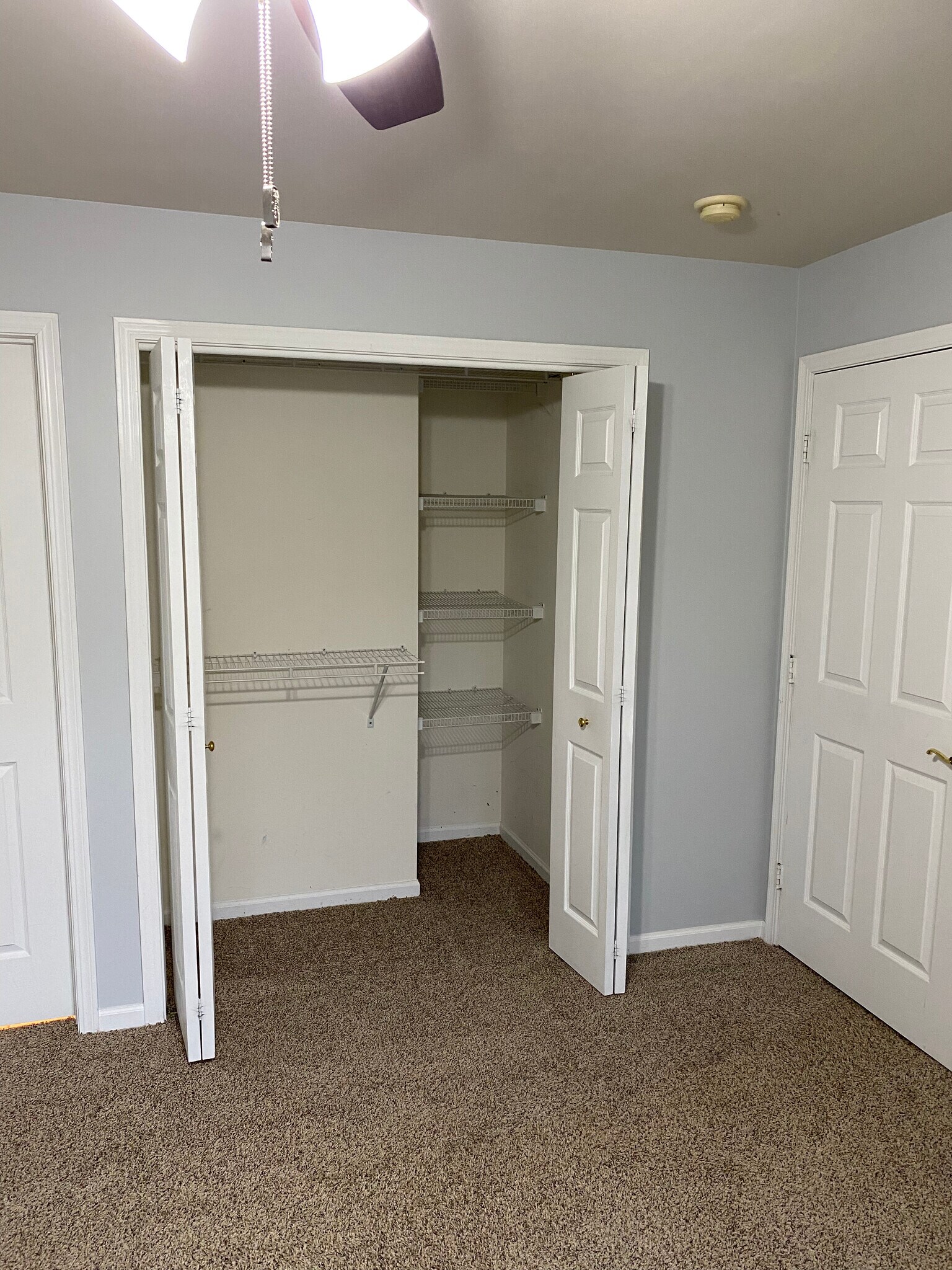 Building Photo - 9816 Wildwood Cir