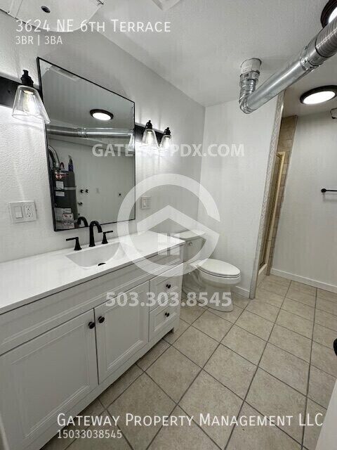 Building Photo - 3624 NE 6th Terrace