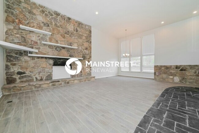 Building Photo - 4 Bedroom Pet-Friendly Home in KNOXVILLE, TN with Main Street Renewal