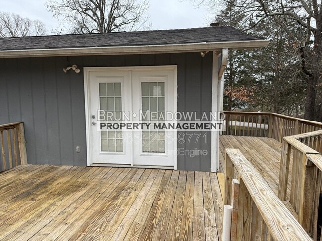 Building Photo - 11105 Lake Hills Dr