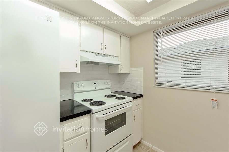 Building Photo - 5809 Elena Dr