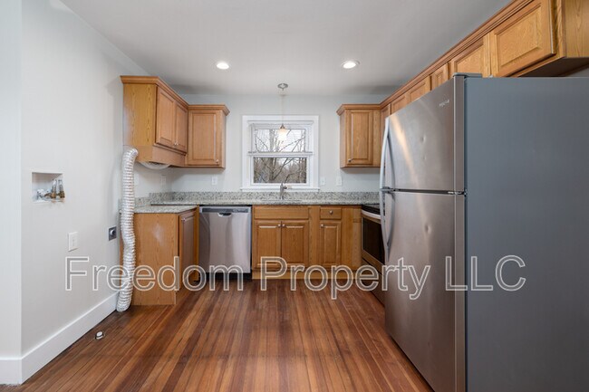 Building Photo - 18 Canal St