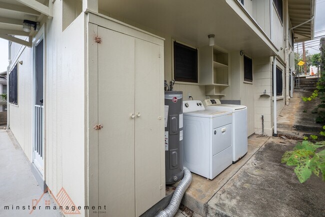 Building Photo - 2133 Metcalf St