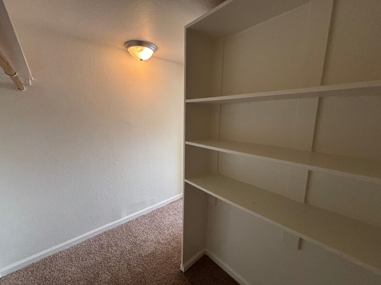 Building Photo - 1 E Navajo Rd