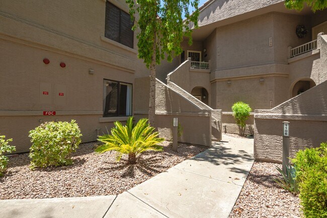 Primary Photo - Beautiful 2 bed/2bath condo in Scottsdale!!