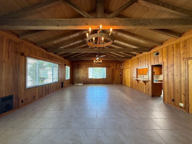 Building Photo - 161 Palm Ct Dr