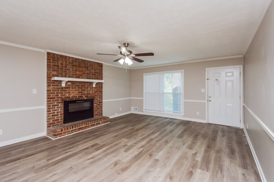 Building Photo - 661 Greenview Ave SE