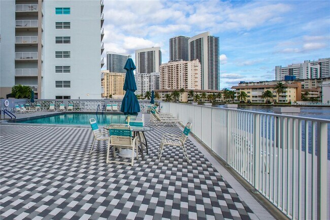 Building Photo - 137 Golden Isles Dr