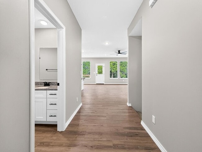 Building Photo - 595 Bailiwick Dr