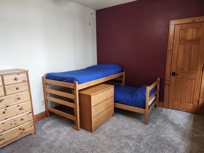 Building Photo - Fully Furnished Lakefront Home