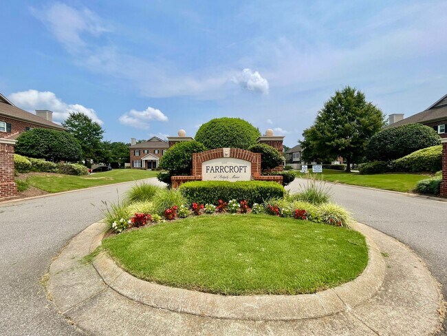 Building Photo - Beautifully Updated Townhome with Dual Primary Suites & Flex Space