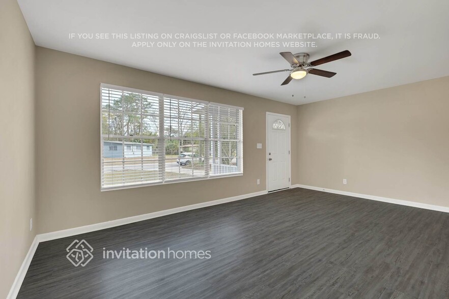 Building Photo - 1650 Cezanne Dr W