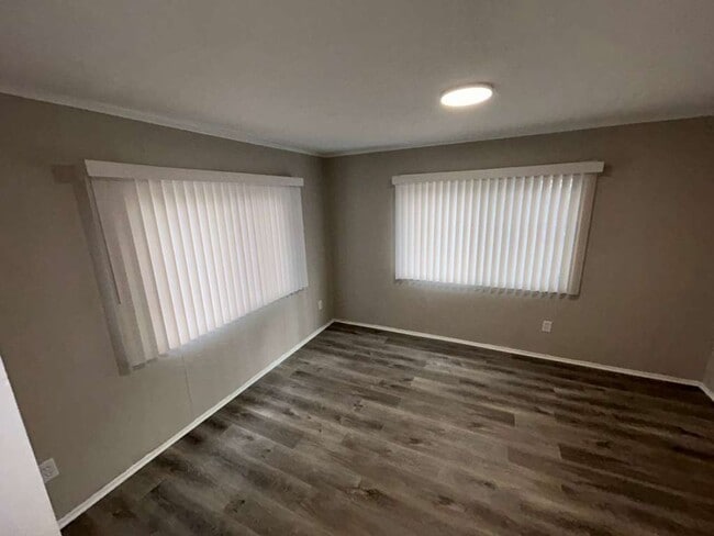 Building Photo - Renovated 3 Bedroom Colonial