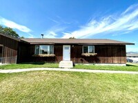 Building Photo - Pet Friendly 4 Bed 2 Bath Single Family Home, with Fenced Yard and Garage on Westside of Helena!