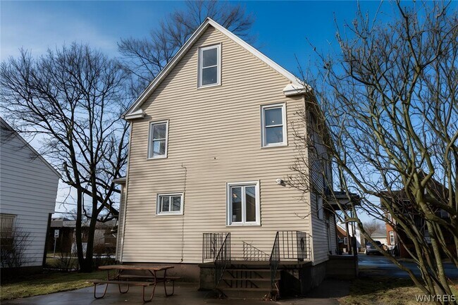 Building Photo - 609 22nd St