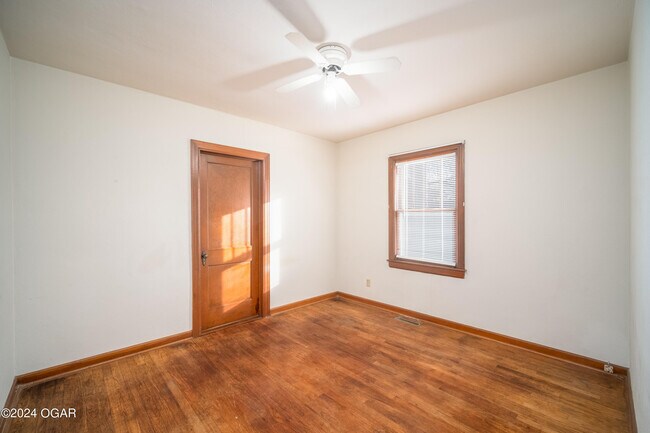 Building Photo - 421 S Patterson Ave