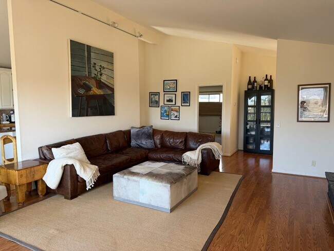 Building Photo - 139 Madrona Ave