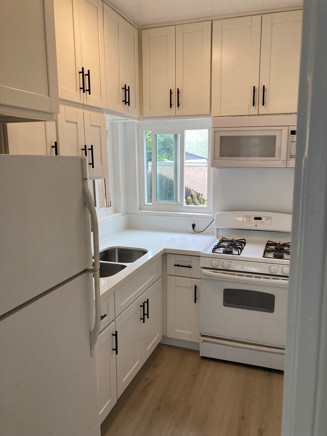 Kitchen - 420 N Gertruda Ave