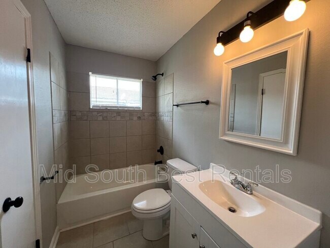 Building Photo - 1785 Tampa Cove