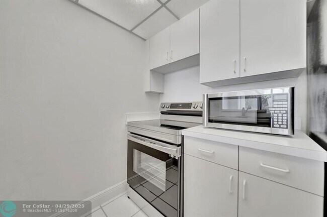 Building Photo - 777 S Federal Hwy