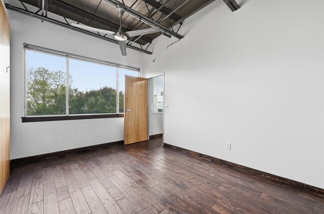 Building Photo - 4801 S Congress Ave