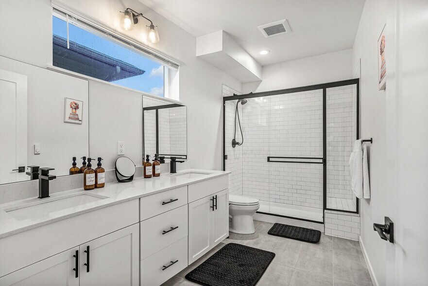 Building Photo - 5201 Brooklyn Ave NE