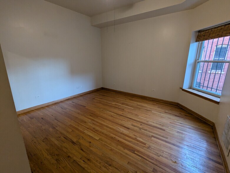 Master Bedroom - 3212 W Warren Blvd