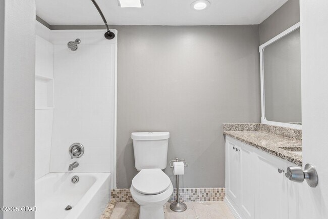 Building Photo - 6901 N Lagoon Dr