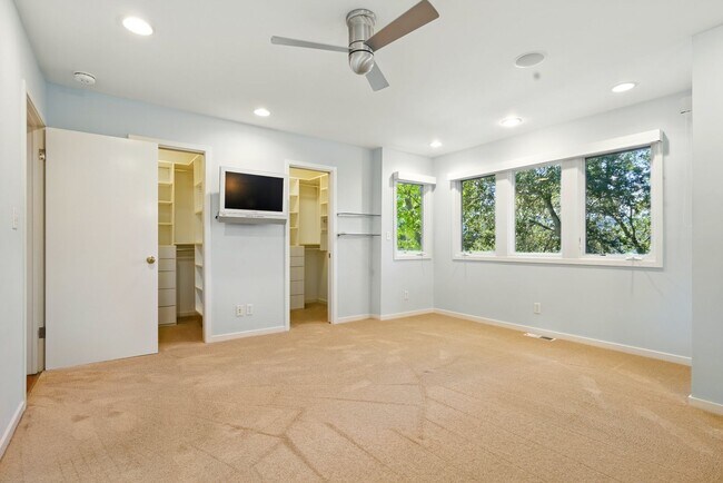 Building Photo - Gorgeous 4 bedroom home in Greenbrae with ...