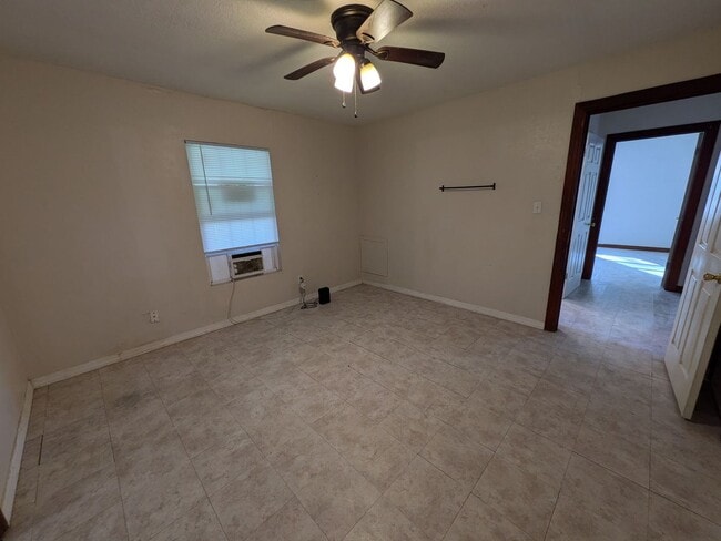 Building Photo - 475 Mitchell St