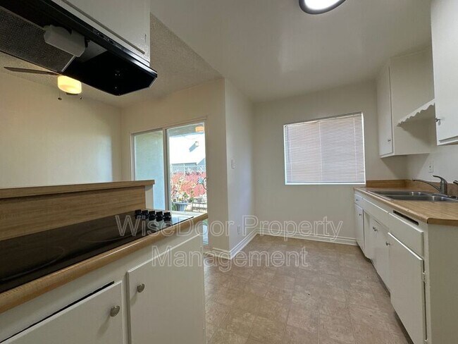 Building Photo - 14631 Christine Dr