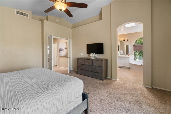 Building Photo - 5512 E Campo Bello Dr