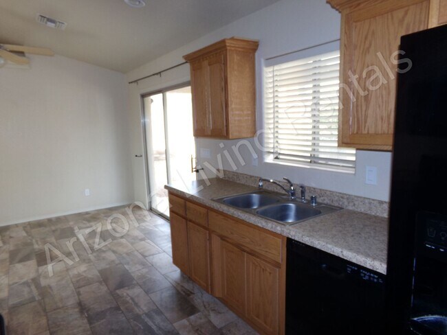 Building Photo - IMMACULATE 3 BEDROOM HOME