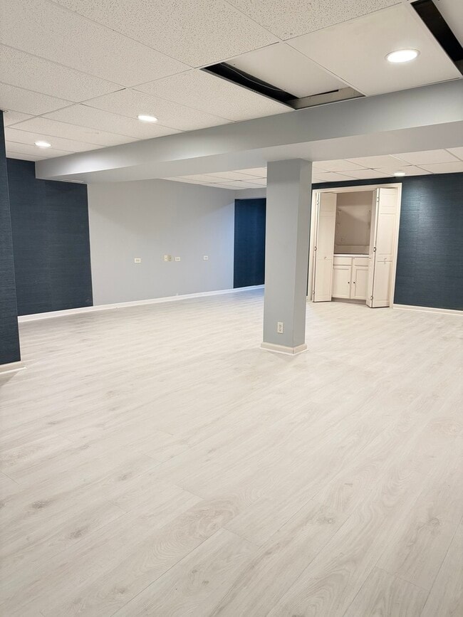 Building Photo - 145 Pine Tree Ln