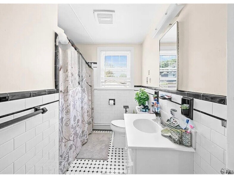 Building Photo - 22 RARITAN Ave