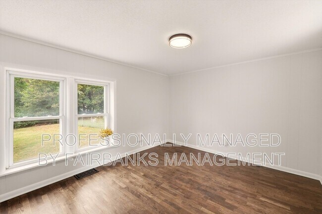 Building Photo - 5224 England St