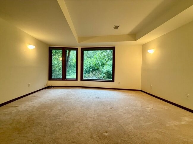 Building Photo - 5820-5810 10 Springs Ln