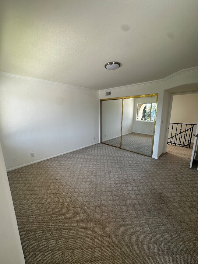 Building Photo - 4003 Sunset Dr